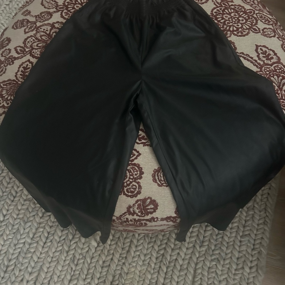 Chic Wide leg faux leather pants!